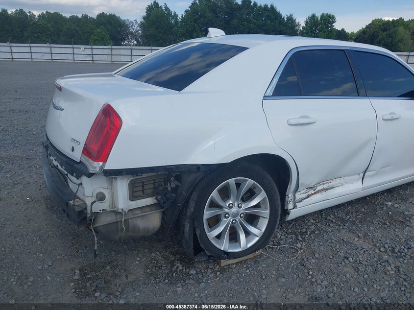2016 CHRYSLER 300 auction photo 6