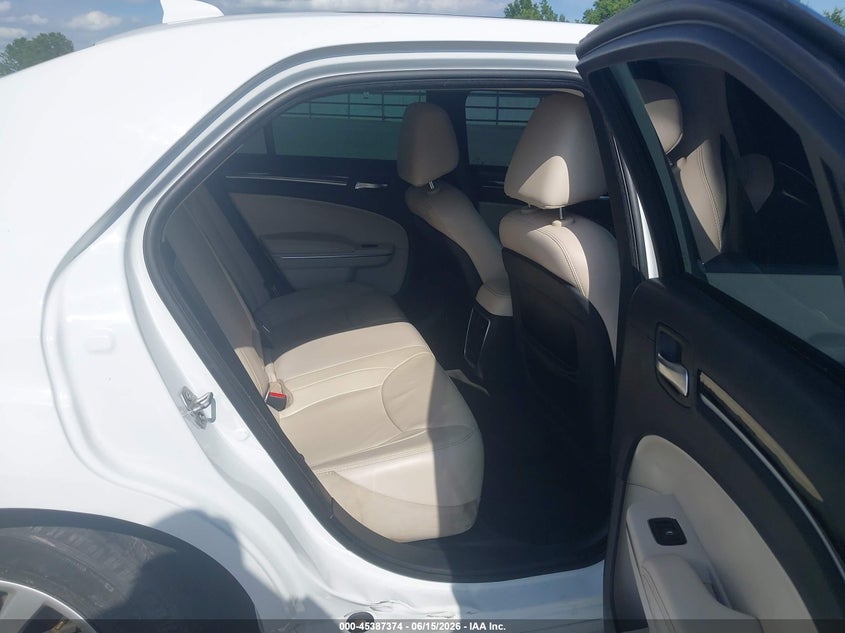 2016 CHRYSLER 300 auction photo 8