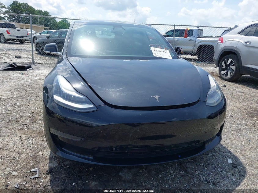 TESLA MODEL 3 - zdjęcie 13
