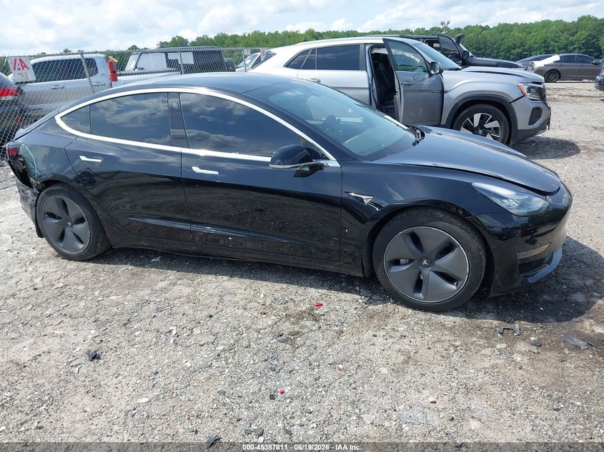 TESLA MODEL 3 - zdjęcie 14