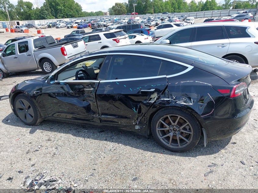 TESLA MODEL 3 - zdjęcie 15