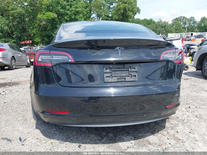 TESLA MODEL 3 - zdjęcie 17