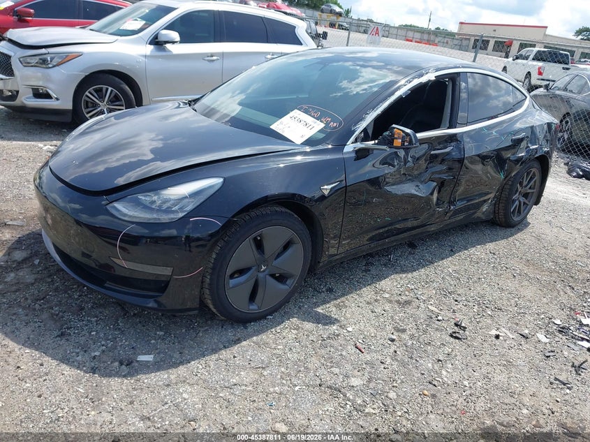 TESLA MODEL 3 - zdjęcie 2