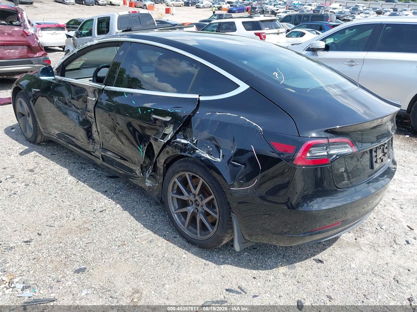 TESLA MODEL 3 - zdjęcie 3