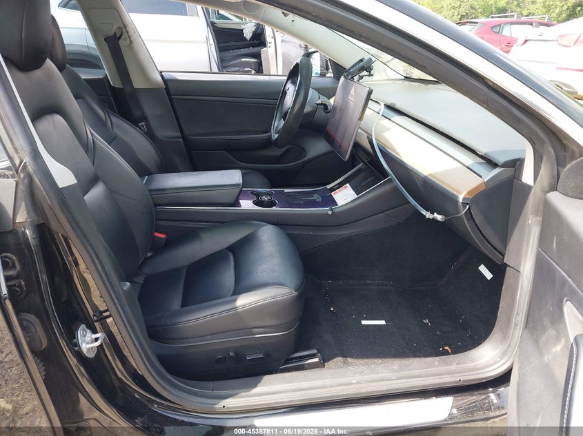 TESLA MODEL 3 - zdjęcie 5