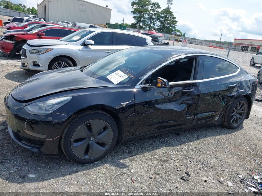 TESLA MODEL 3 - zdjęcie 6