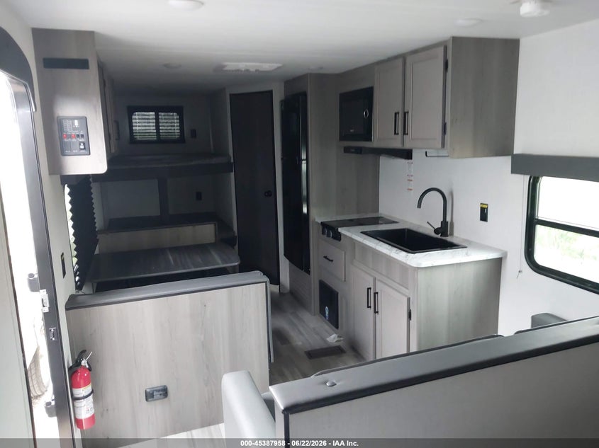 2024 KEYSTONE RV HIDEOUT auction photo 8