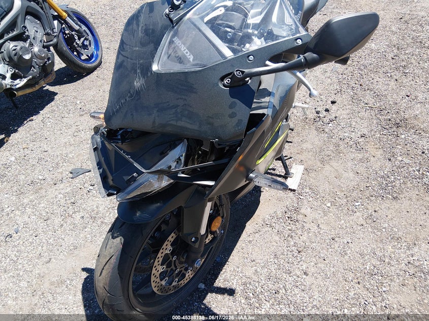 2026 Honda Cbr650 R VIN: MLHRH1556T5200976 Lot: 45388138