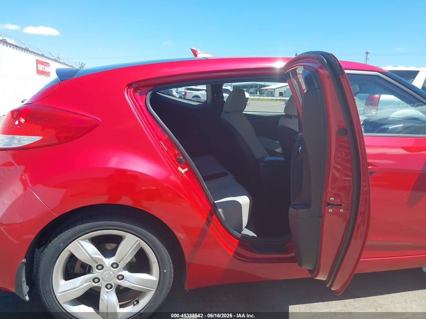 2013 Hyundai Veloster Base W/Gray VIN: KMHTC6AD6DU096574 Lot: 45388542