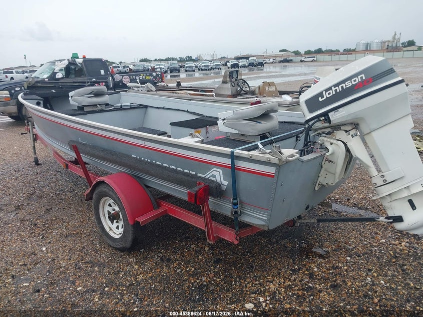 1994 ALUMACRAFT BOAT auction photo 3