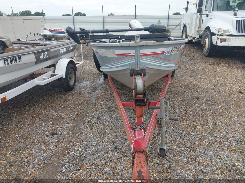 1994 ALUMACRAFT BOAT auction photo 6