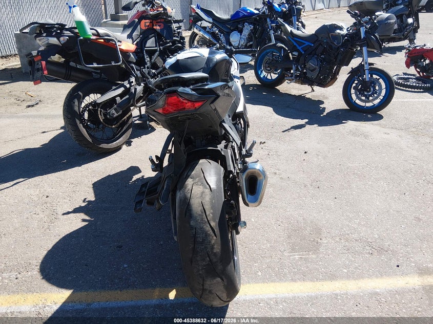 2025 Kawasaki Ex650 P VIN: ML5EXEP13SDAD9750 Lot: 45388632