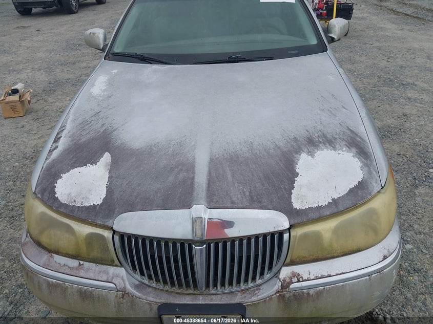 2000 Lincoln Town Car Executive VIN: 1LNHM81W0YY932815 Lot: 45388654