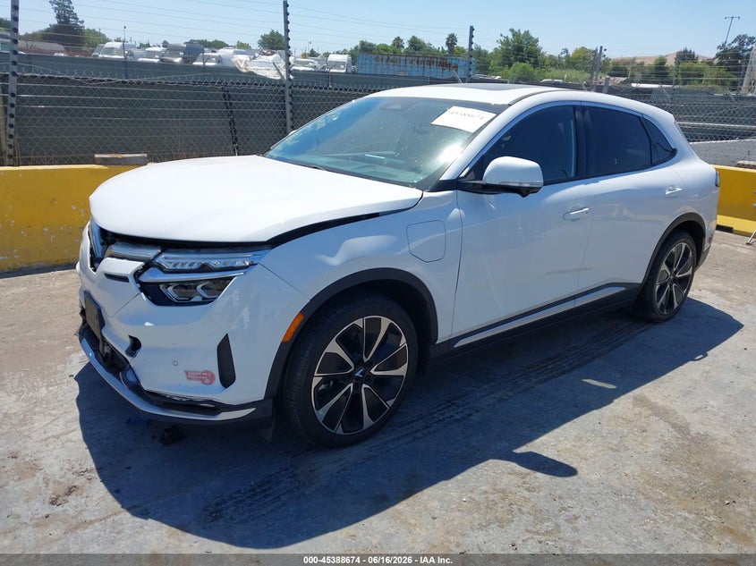 2024 VINFAST VF 8 auction photo 2