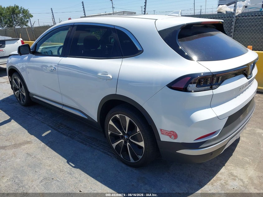 2024 VINFAST VF 8 auction photo 3