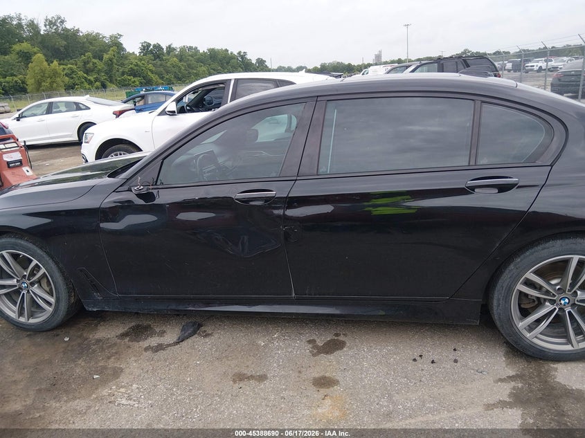 VIN: WBA7E2C58JG742011 2018 BMW 740I