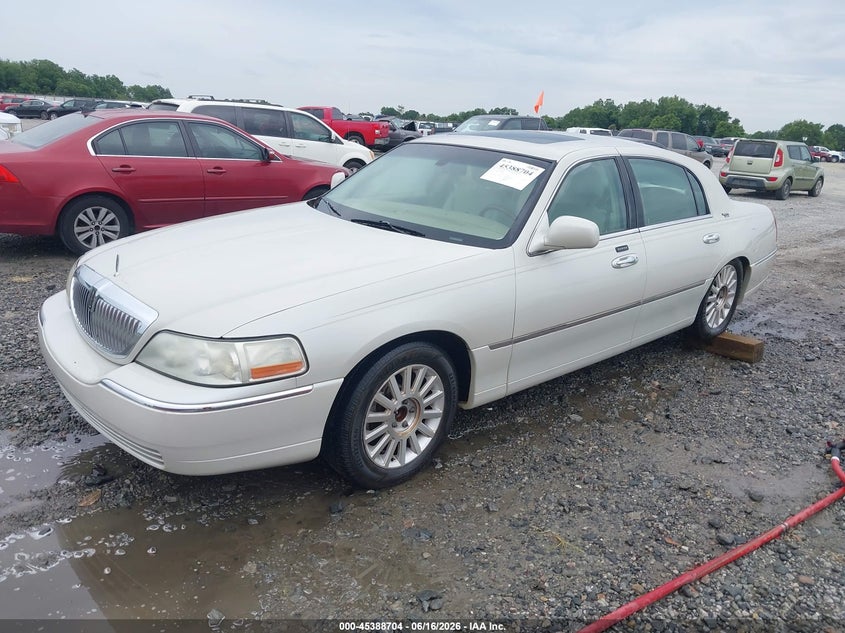 1LNHM82V37Y620055 2007 Lincoln Town Car photo 1