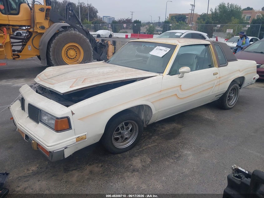 1984 OLDSMOBILE CUTLASS SUPREME auction photo 2