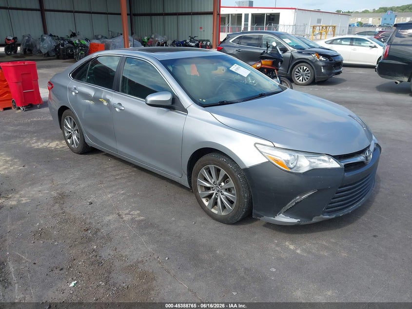 2015 TOYOTA CAMRY XLE