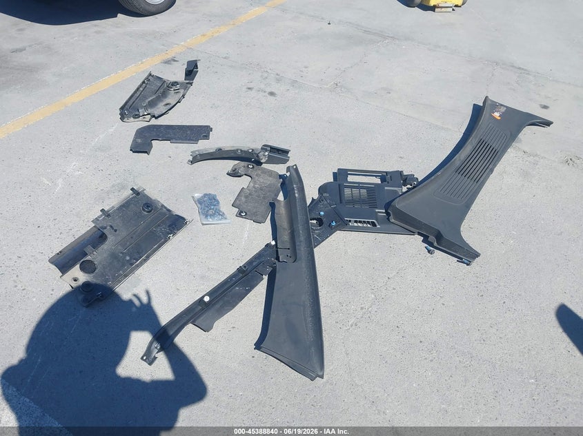 2026 Rivian R1S Dual Motor Standard Pack VIN: 7PDSGGBA9TN076206 Lot: 45388840