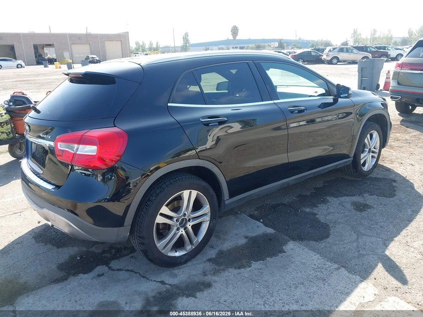 2018 MERCEDES-BENZ GLA 250 4MATIC — Photo 4
