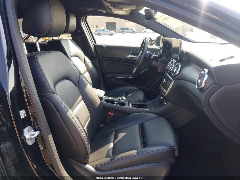 2018 MERCEDES-BENZ GLA 250 4MATIC — Photo 5