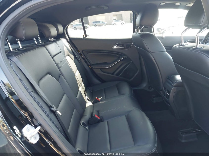 2018 MERCEDES-BENZ GLA 250 4MATIC — Photo 8
