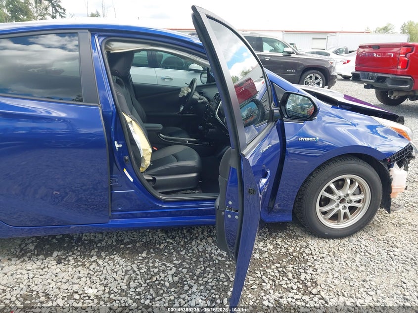 2016 TOYOTA PRIUS FOUR — Photo 5