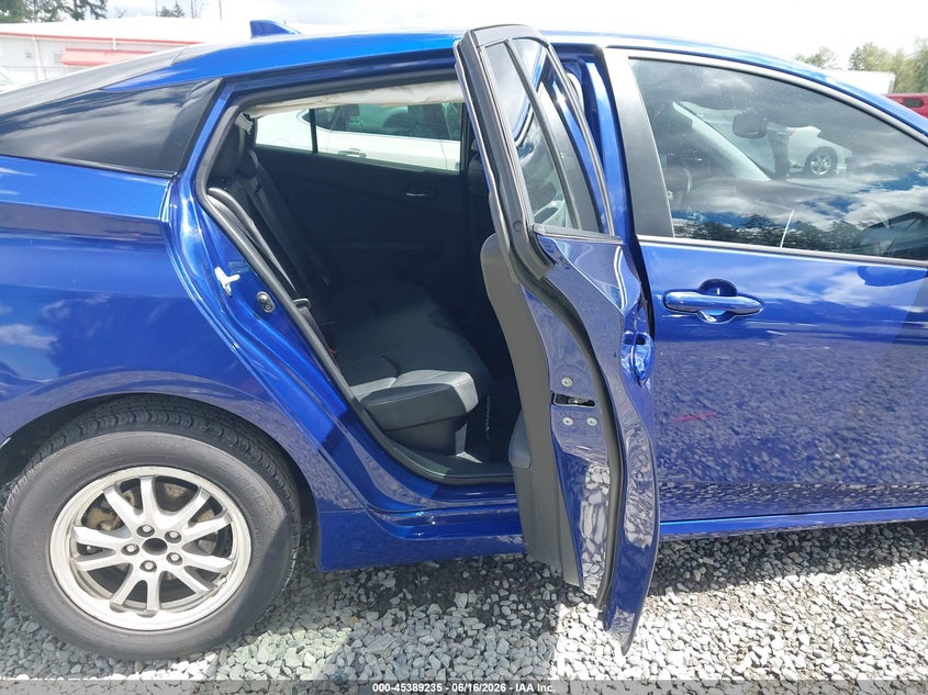 2016 TOYOTA PRIUS FOUR — Photo 8