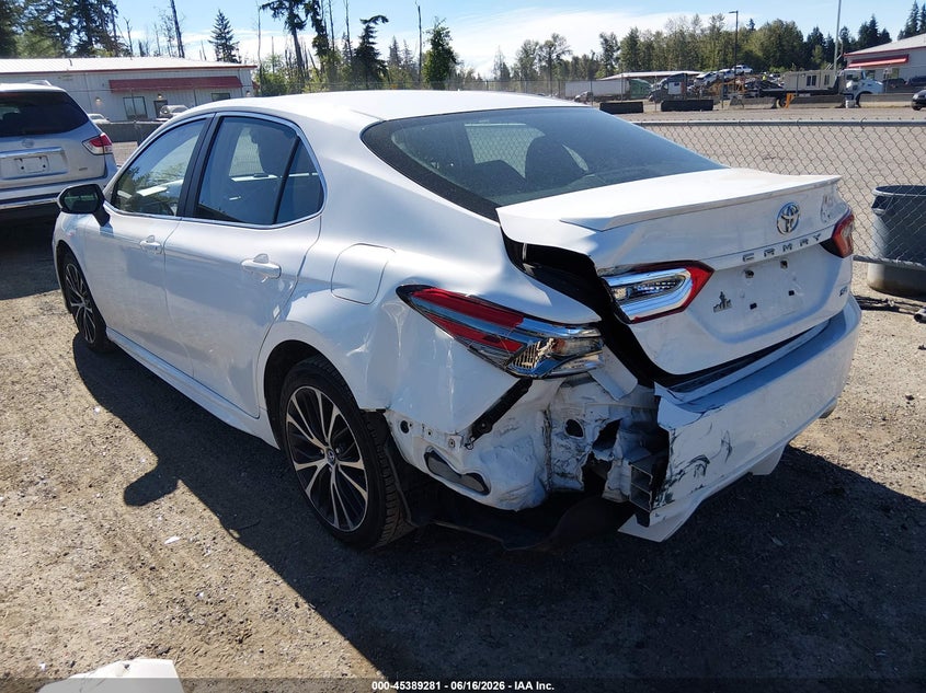 2018 TOYOTA CAMRY SE — Photo 3
