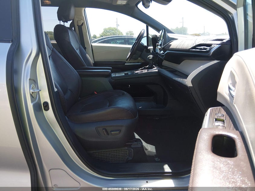 TOYOTA SIENNA - zdjęcie 5