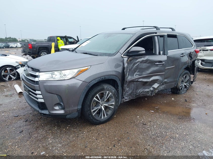 VIN 5TDBZRFH8JS861389 2018 TOYOTA HIGHLANDER LE