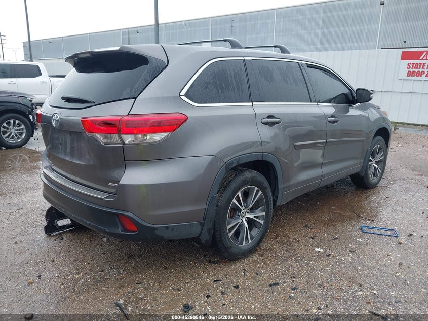 VIN 5TDBZRFH8JS861389 2018 TOYOTA HIGHLANDER LE
