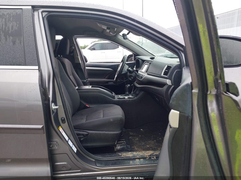 VIN 5TDBZRFH8JS861389 2018 TOYOTA HIGHLANDER LE