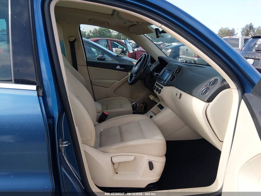 2017 VOLKSWAGEN TIGUAN auction photo 5