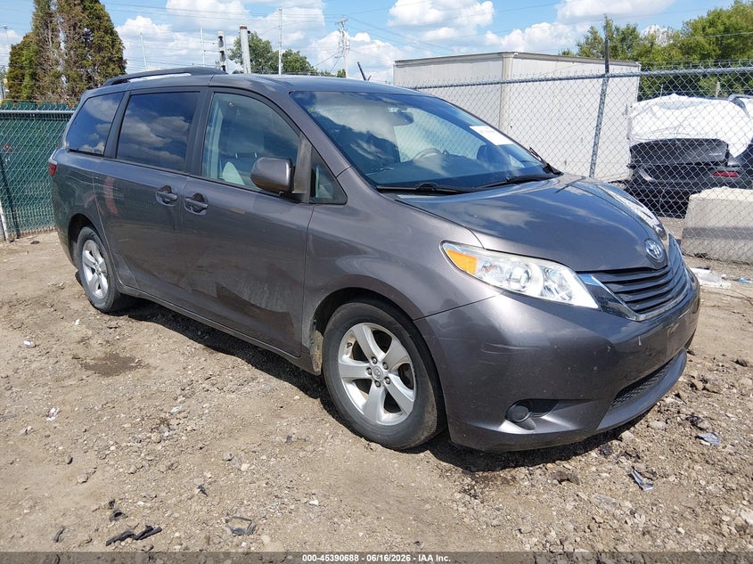 2016 TOYOTA SIENNA LE 8 PASSENGER