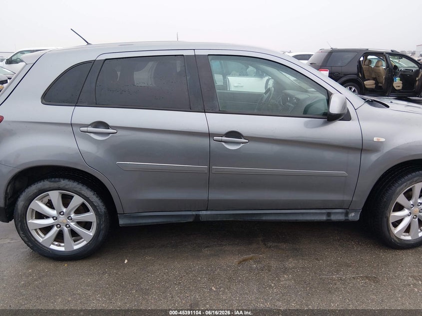 2015 MITSUBISHI OUTLANDER SPORT ES · Фото 13