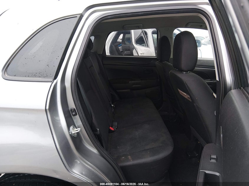 2015 MITSUBISHI OUTLANDER SPORT ES · Фото 8