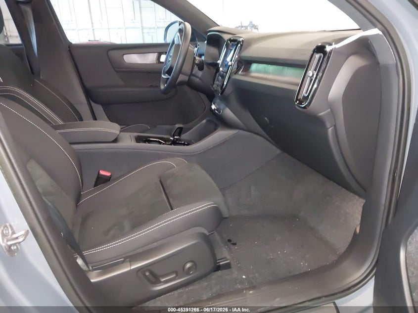 2023 VOLVO XC40 RECHARGE PURE ELECTRIC auction photo 5
