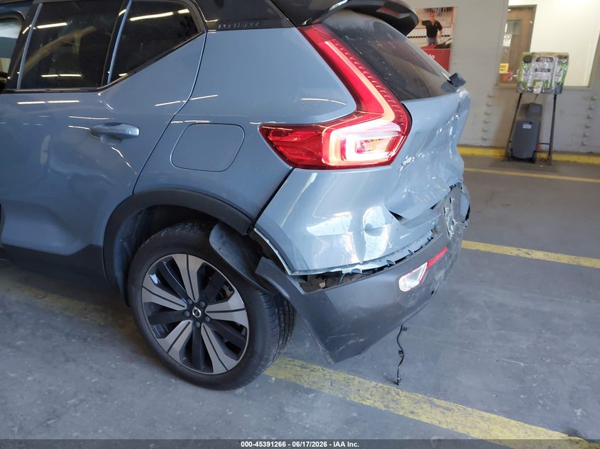 2023 VOLVO XC40 RECHARGE PURE ELECTRIC auction photo 6