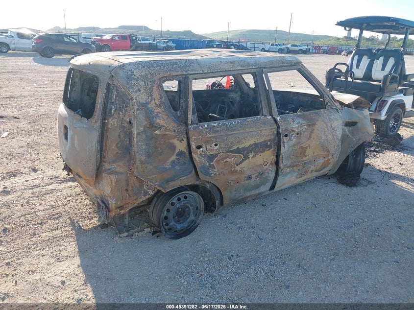 2013 KIA SOUL auction photo 4