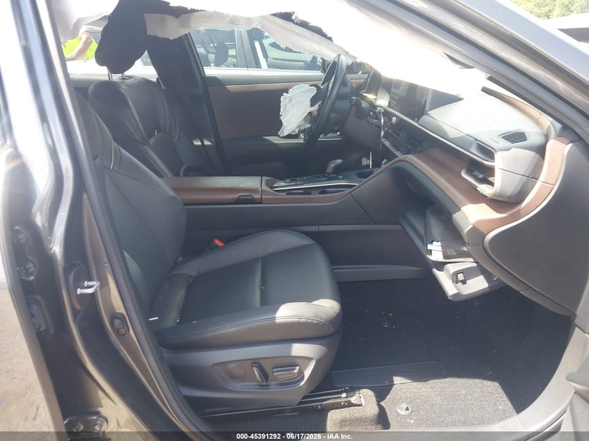 2023 TOYOTA CROWN auction photo 5