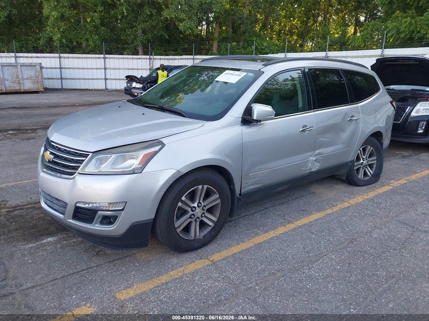 2017 CHEVROLET TRAVERSE auction photo 2