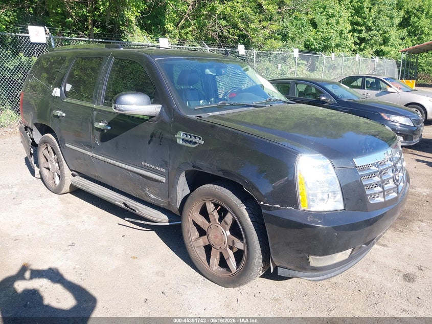 2011 CADILLAC ESCALADE auction photo 1