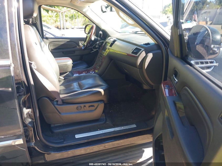 2011 CADILLAC ESCALADE auction photo 5