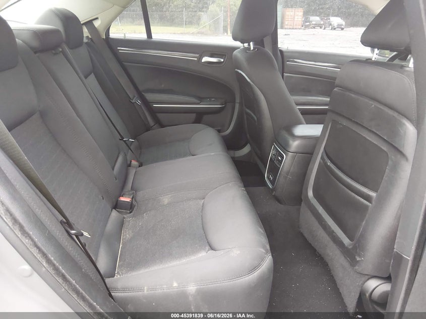2019 CHRYSLER 300 auction photo 8