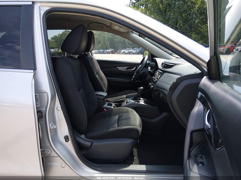 VIN KNMAT2MV8HP578833 2017 NISSAN ROGUE SV
