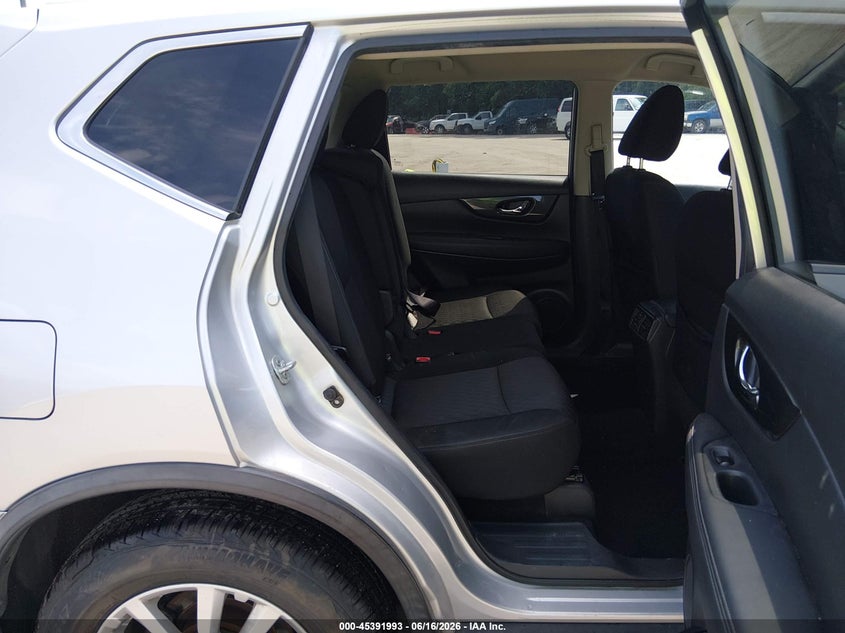 VIN KNMAT2MV8HP578833 2017 NISSAN ROGUE SV