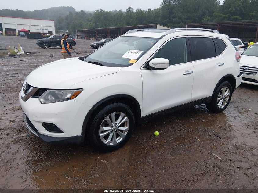 2015 NISSAN ROGUE auction photo 2