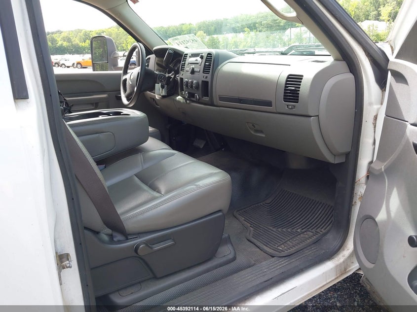 2012 CHEVROLET SILVERADO 3500HD CHASSIS auction photo 5